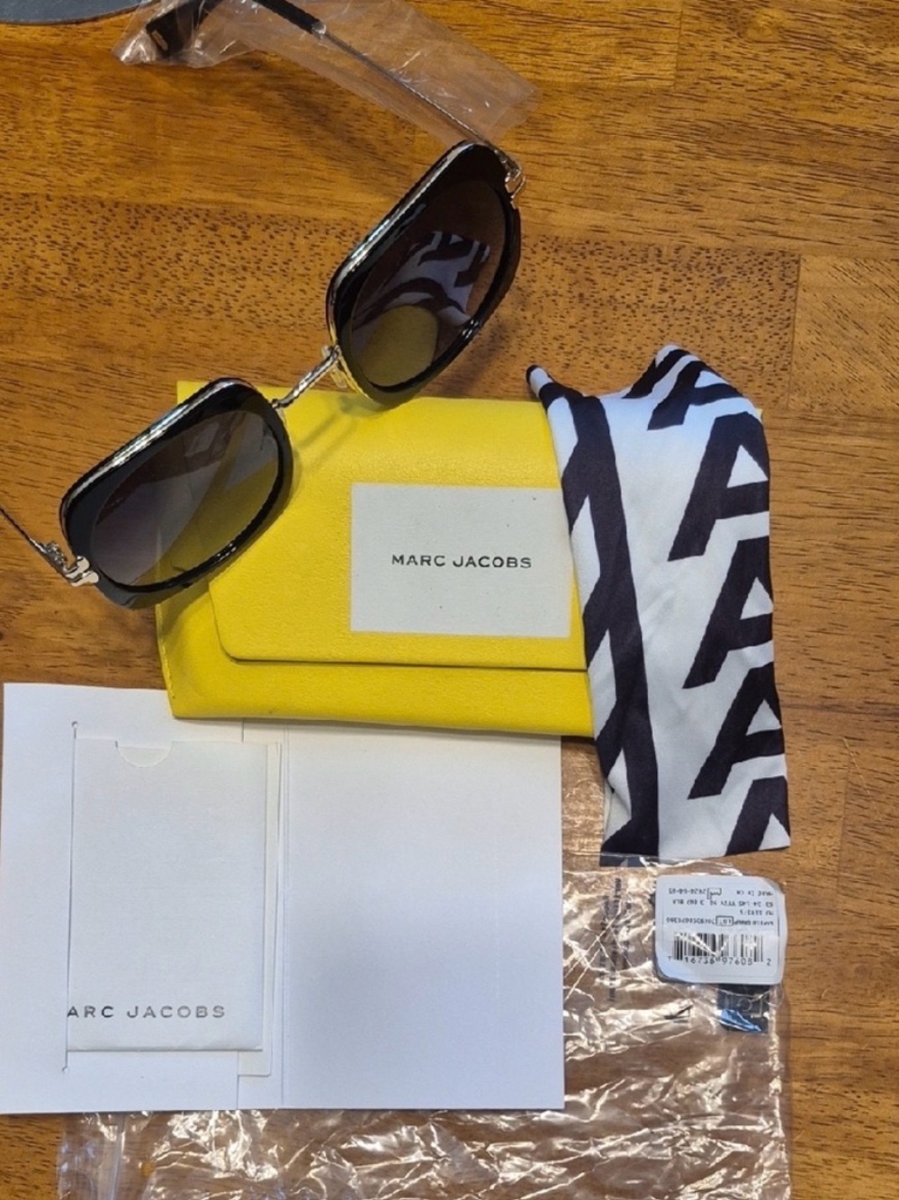 Marc Jacobs Oversized Black Square Sunglasses Gold Trim Full Set - EUC